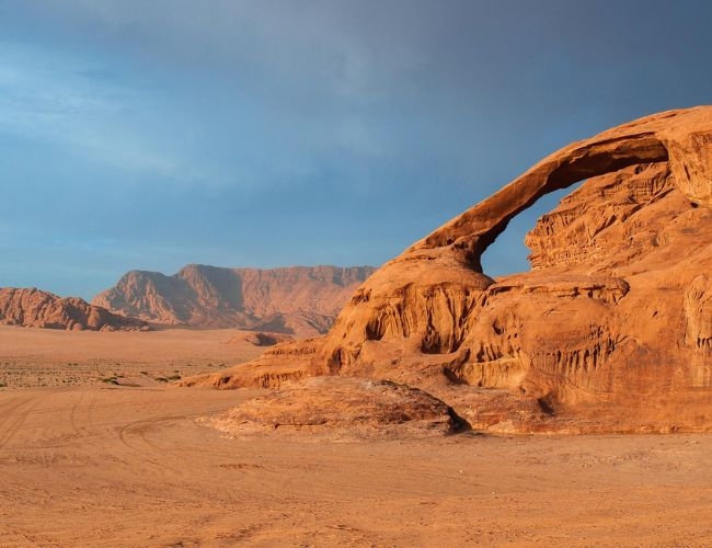RACES DE JORDANIA CON UNA NOCHE EN EL DESIERTO DE WADI RUM 