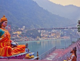 EXTENSIONES A TODOS LOS PROGRAMAS RISHIKESH: CAPITAL MUNDIAL DEL YOGA